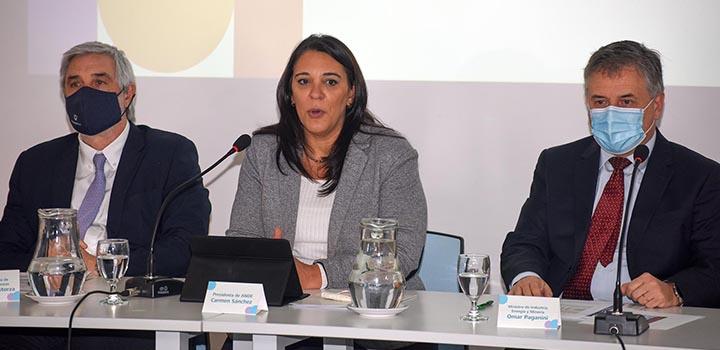 Carmen Sánchez, presidenta de ANDE, junto al ministro Paganini y el subsecretario Irastorza