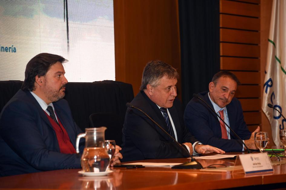 Mesa de autoridades Mesa de autoridades; habla el ministro Omar Paganini