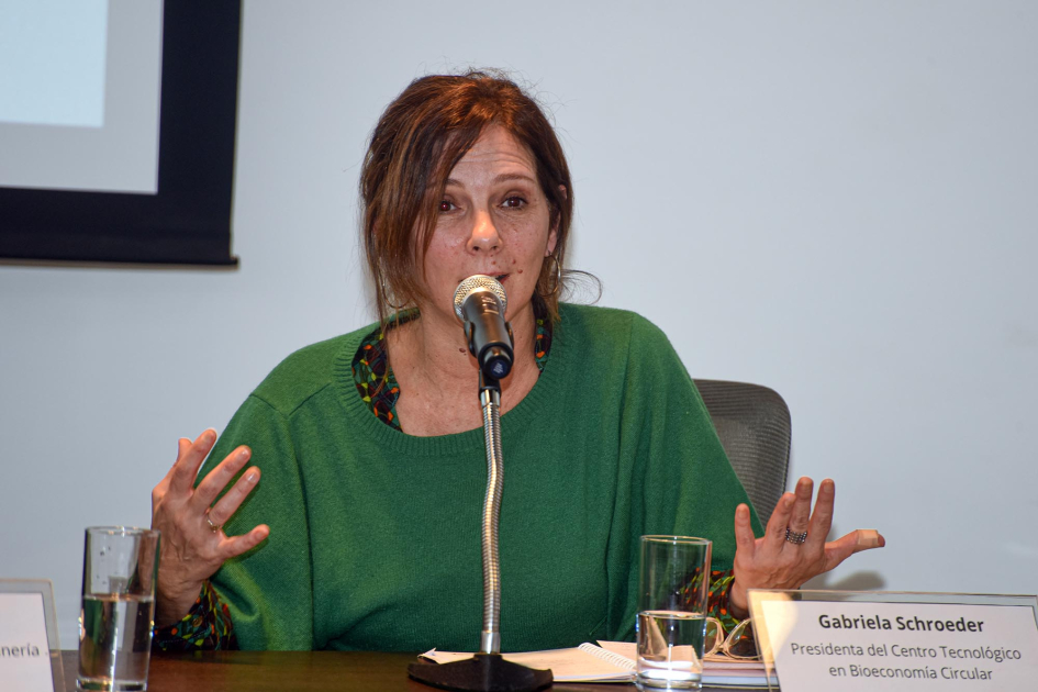 Schroeder habla, sentada
