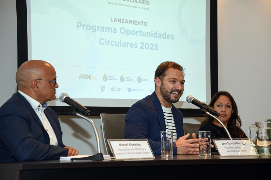 Dorrego habla junto a Cardona y Albaladejo