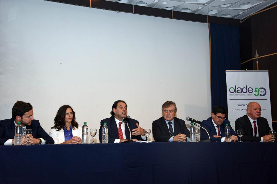 Andrés Rebolledo en conferencia junto al resto de las autoridades