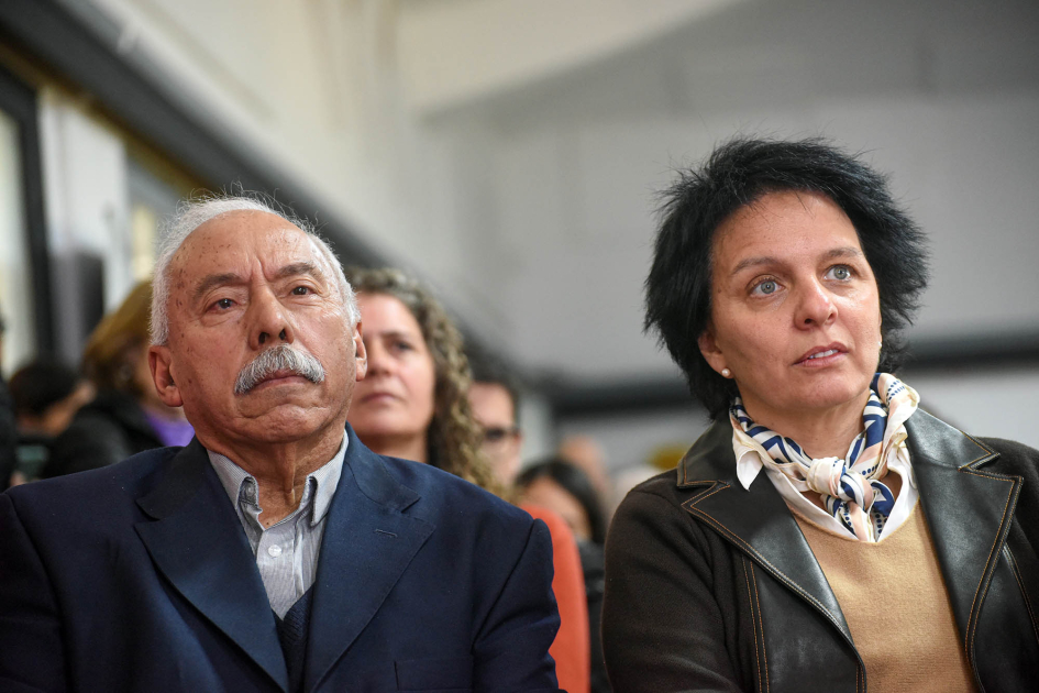 Director de Dinapyme junto a mujer