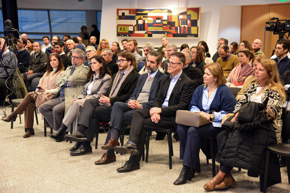 Autoridades participantes Autoridades en la primera fila del público