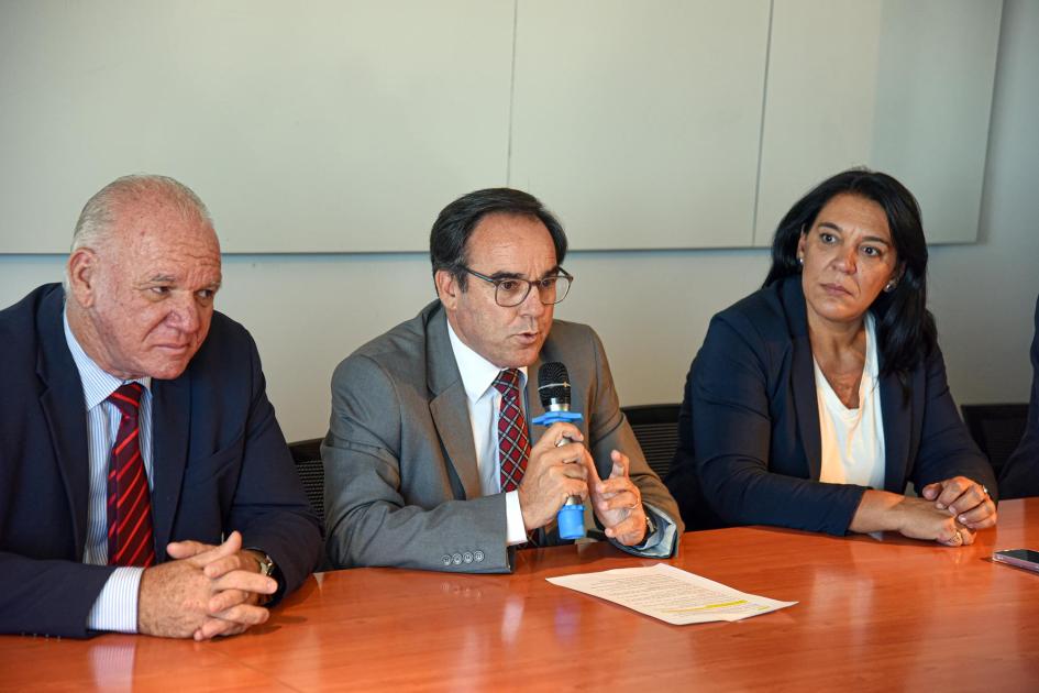 Ministro de Ambiente, Robert Bouvier Mesa de autoridades; habla el ministro Bouvier