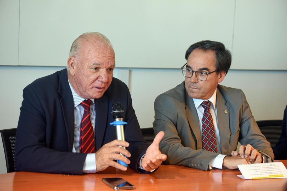 Subsecretario del MIEM, Walter Verri Verri habla junto al ministro Bouvier