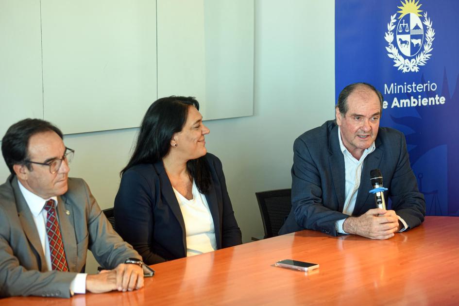 Director de Innovación, Ciencia y Tecnología del MEC, Alberto Majó Mesa de autoridades; habla Majó