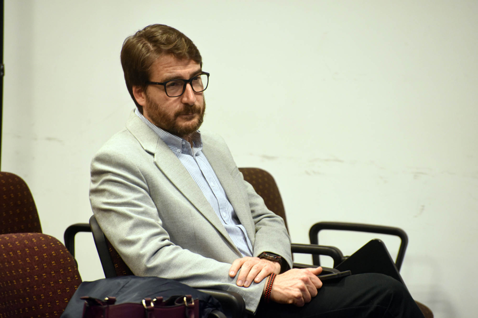 Director nacional de Industrias, Adrián Míguez Míguez, sentado