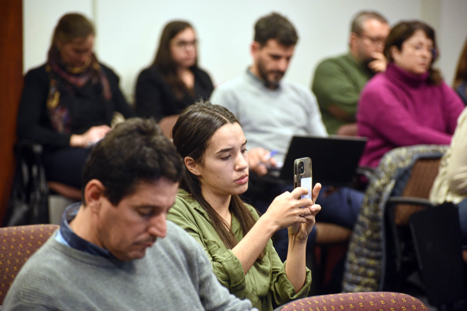 Primer encuentro del espacio de formación Funcionariado, sentado