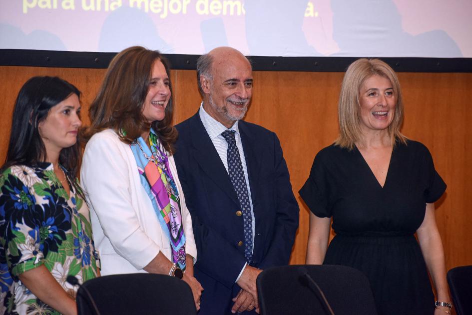 Autoridades antes de sus exposiciones Cáceres, Facio, Mieres y Maldonado, de pie