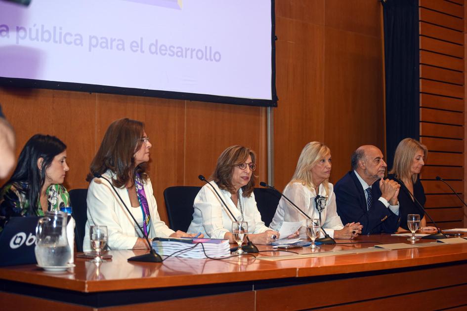 Mesa de autoridades Mesa de autoridades; habla Bottero