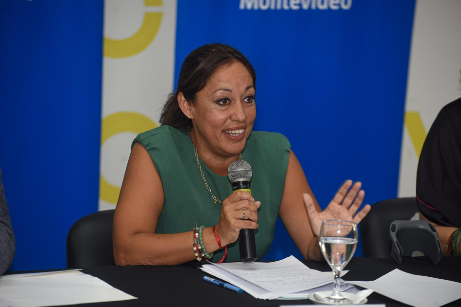 Ministra Fernanda Cardona Cardona habla en mesa de autoridades