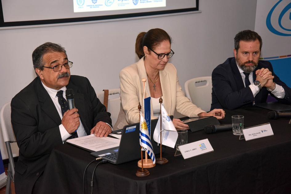 Director Aníbal Abreu, ministra Elisa Facio y gerente del OIEA Facundo Deluchi Abreu, junto a Facio y Deluchi
