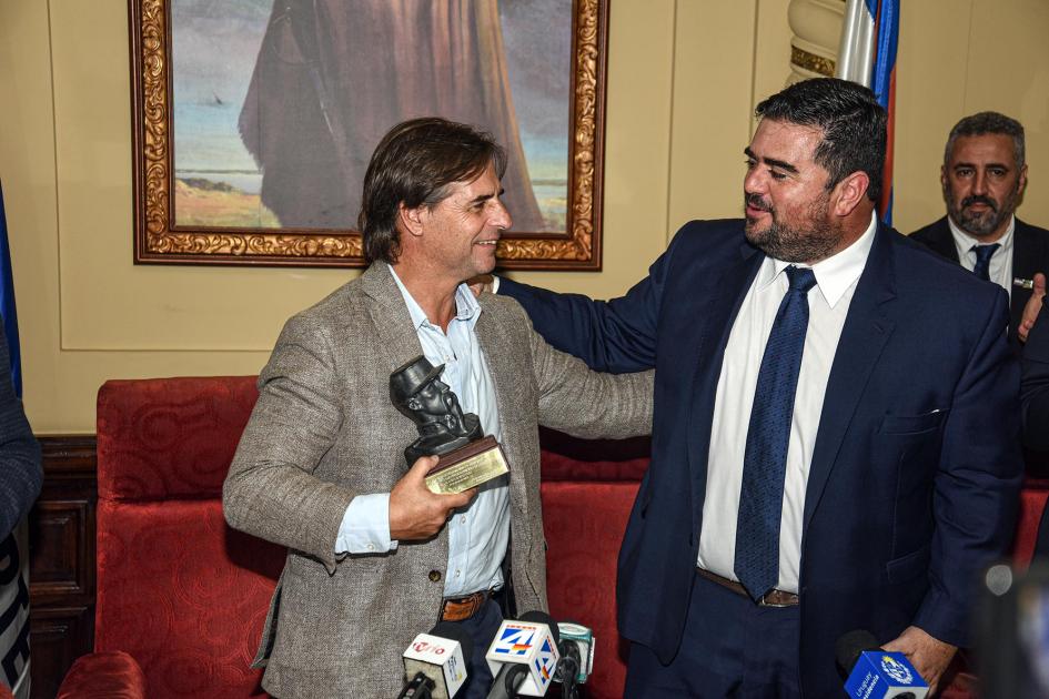 Reconocimiento de la Intendencia de Paysandú al presidente Luis Lacalle Pou.