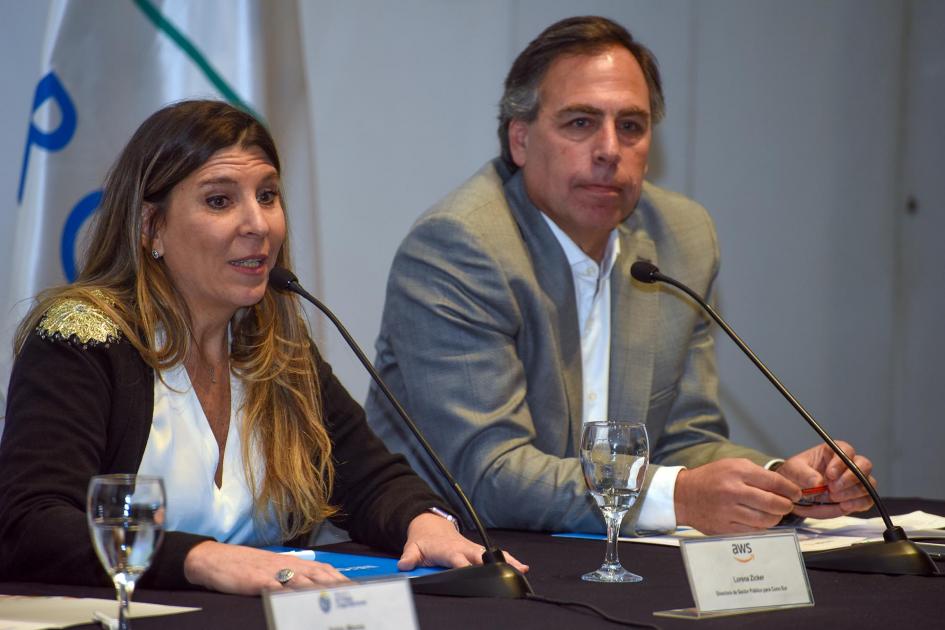 Directora de Sector Público para el Cono Sur de AWS, Lorena Zicker Directora de Sector Público para el Cono Sur de AWS, Lorena Zicker