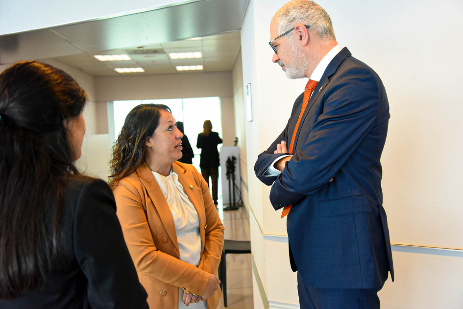 Autoridades participaron del encuentro Autoridades dialogan, de pie