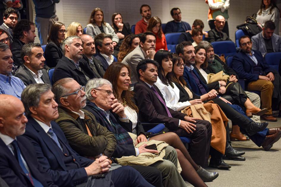 El evento se desarrolló en la Torre Ejecutiva Público; la sala está llena