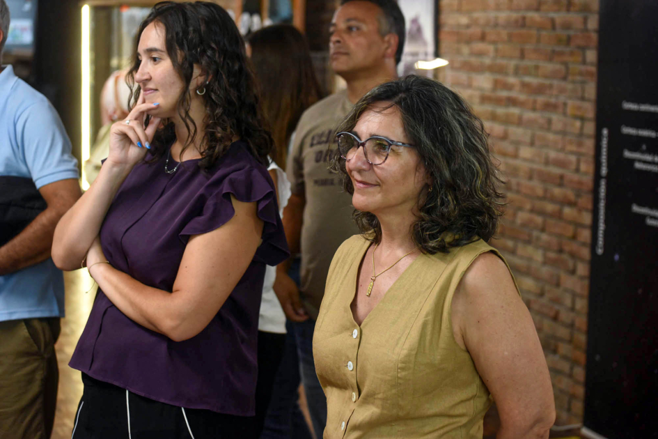 Presidenta y directora de UTE: Andrea Cabrera y Ximena Caporale Cabrera y Caporale, de pie