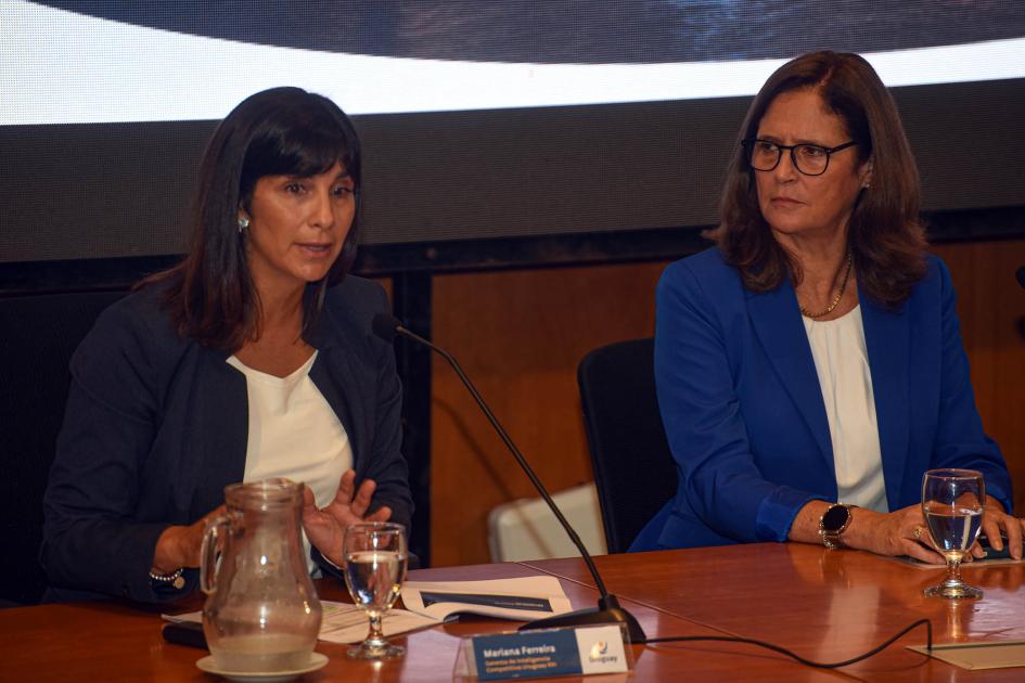 Gerenta de Inteligencia Competitiva de Uruguay XXI, Mariana Ferreira Ferreira habla junto a Facio