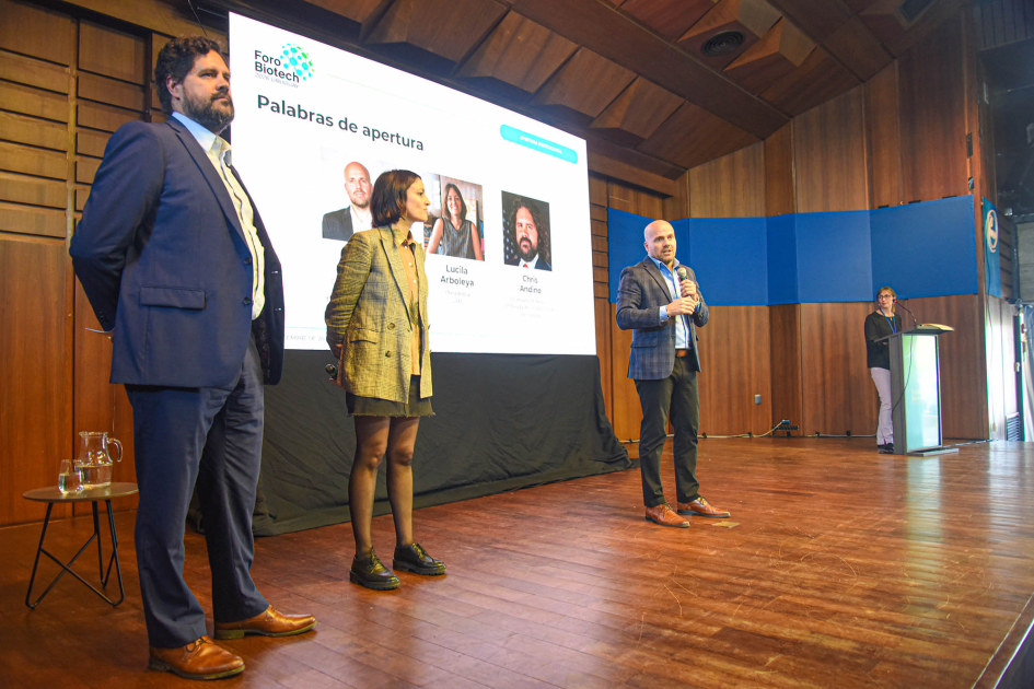 Eduardo Mangarello, Lucila Arboleya y Chris Andino Eduardo Mangarello, Lucila Arboleya y Chris Andino en escenario