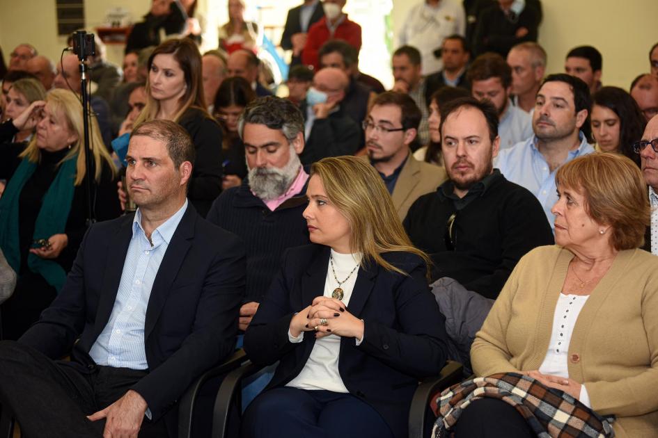 En primera fila del público, directoras Pecoy y Antía