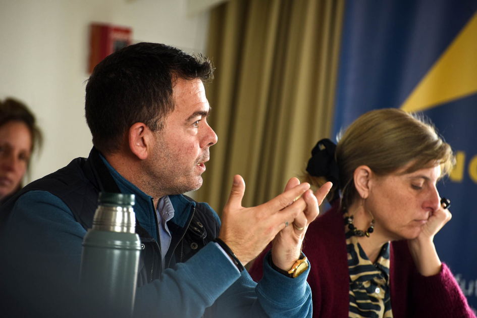 Representantes de la CIU Leonardo García, presidente de la CIU. A su lado, Valeria Cantera