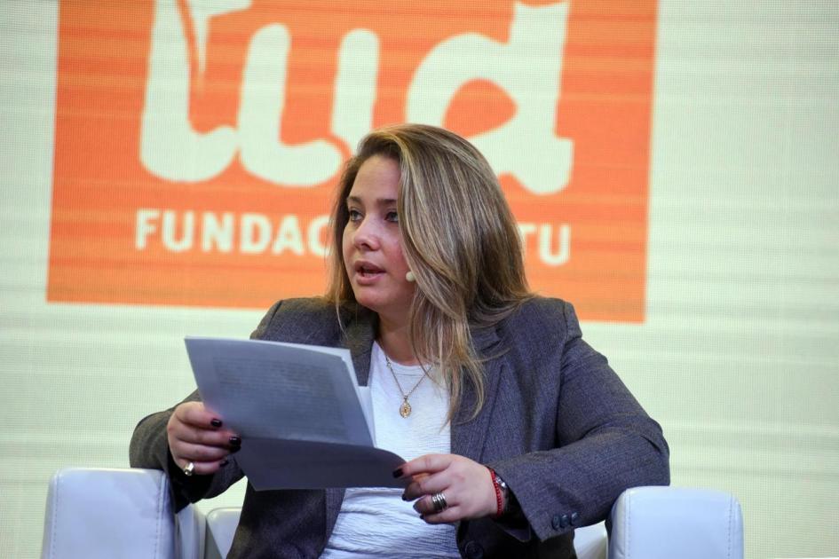 Directora Susana Pecoy hace uso de la palabra Directora Susana Pecoy hace uso de la palabra
