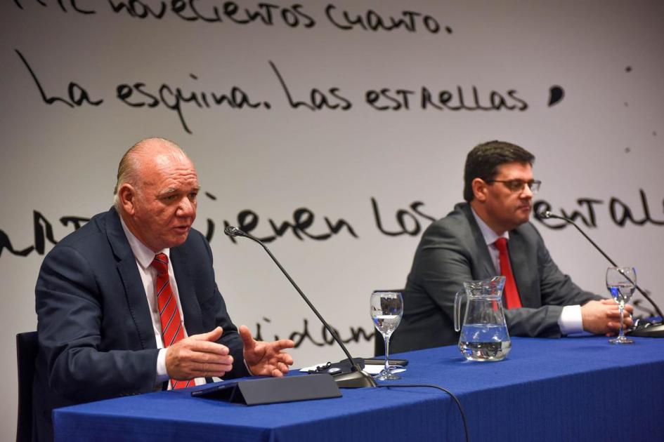 Hace uso de la palabra el subsecretario Verri, junto al director Cantero
