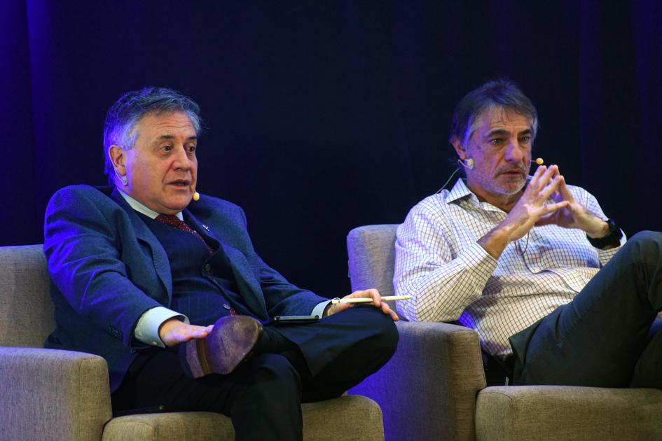 Ministro Omar Paganini y el CEO de Genexus, Nicolás Jodal.
