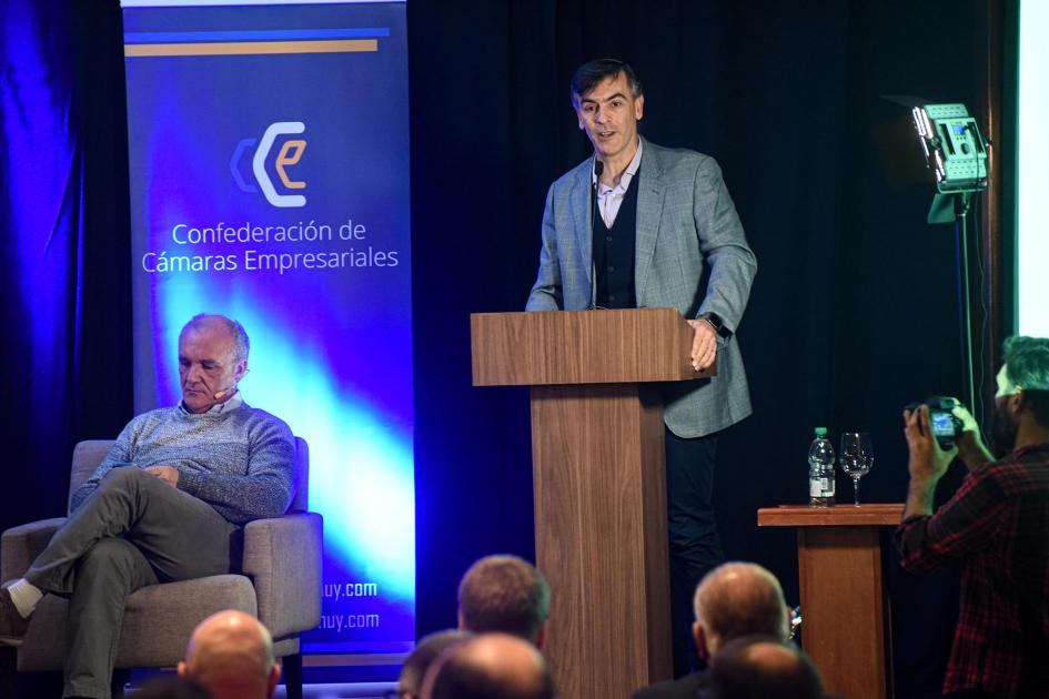 Cierre a cargo del vicepresidente de la Confederación de Cámaras Empresariales, Leonardo Loureiro Cierre a cargo del vicepresidente de la Confederación de Cámaras Empresariales, Leonardo Loureiro