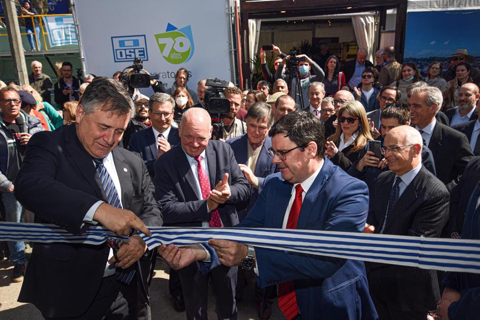 Corte de cinta del stand de Eficiencia Energética