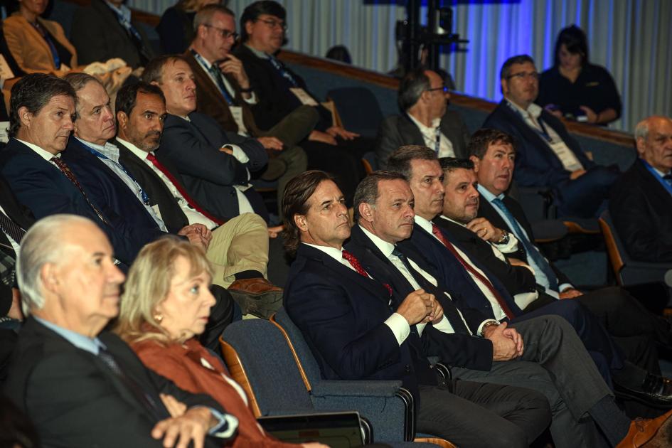 El evento se desarrolló en el auditorio del LATU Público de la actividad; se ve al presidente Lacalle Pou