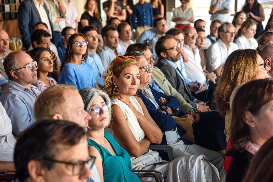 Autoridades del MIEM participaron del evento Público, sentado