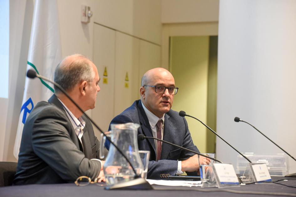 Representante de ONUDI para la región, Manuel Albaladejo Albaladejo habla junto a Krieger