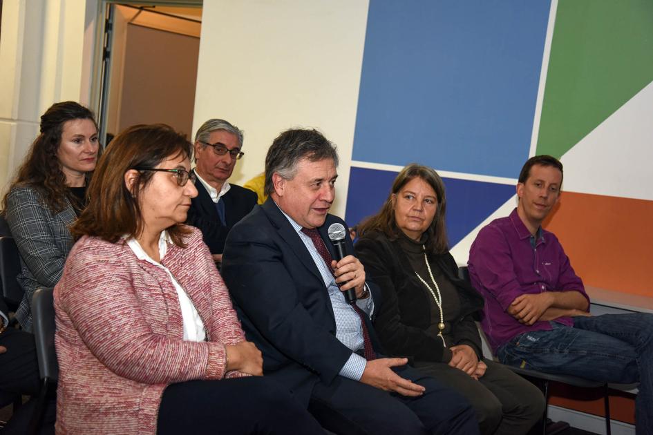 Ministro haciendo uso de la palabra Ministro haciendo uso de la palabra