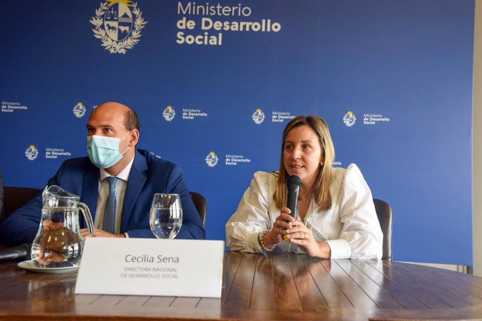 El ministro Martín Lema y la directora de Desarrollo Social, Cecilia Sena