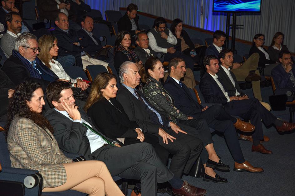 Autoridades y público presente. Autoridades y público presente.