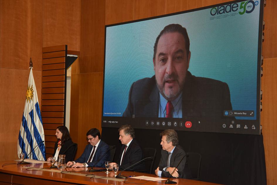 Secretario ejecutivo de OLADE, Andrés Rebolledo . Secretario ejecutivo de OLADE, Andrés Rebolledo .