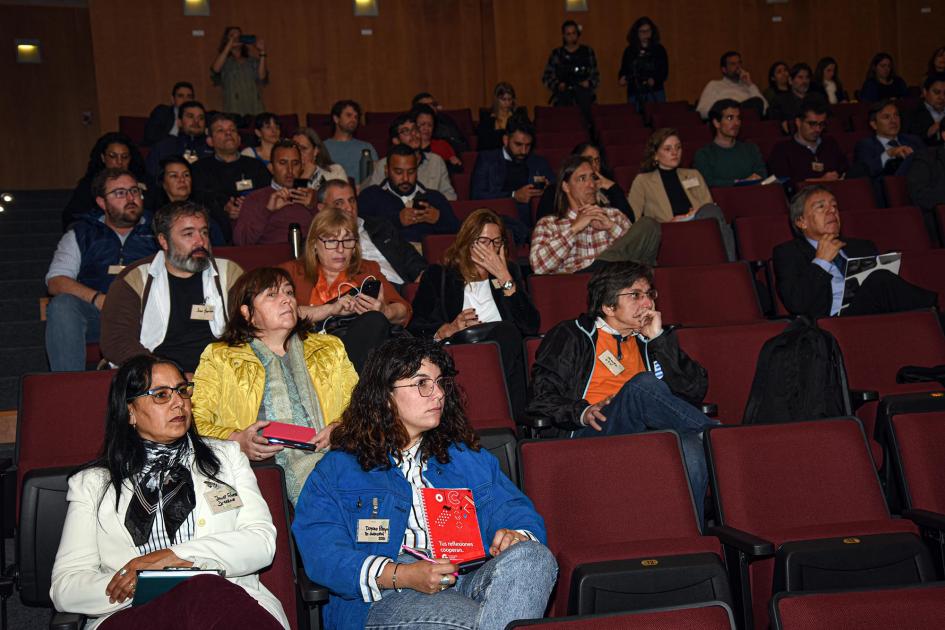 Público en el auditorio del anexo de la Torre Ejecutiva