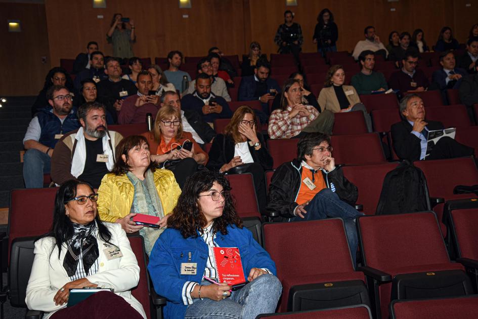 Público en el auditorio del anexo de la Torre Ejecutiva Público en el auditorio del anexo de la Torre Ejecutiva