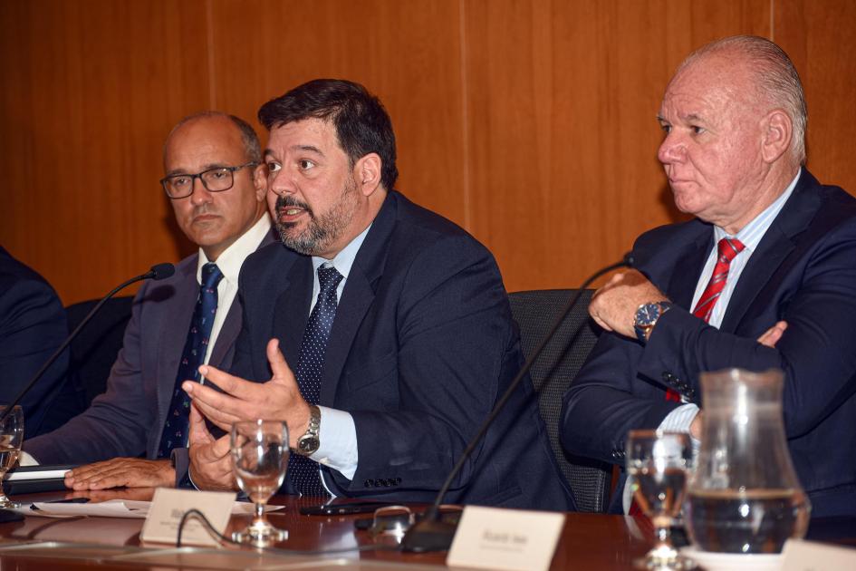 Ministro de Ambiente, Adrián Peña Mesa de autoridades; habla el ministro Peña