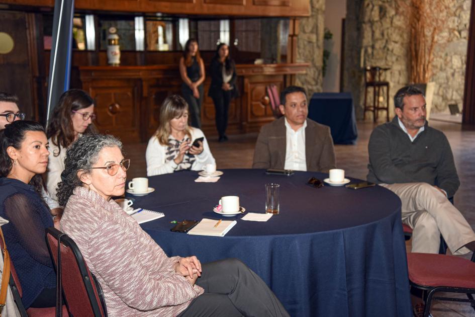 La actividad se desarrolló en el Club de los Industriales de la CIU Autoridades e invitados, sentados en mesas