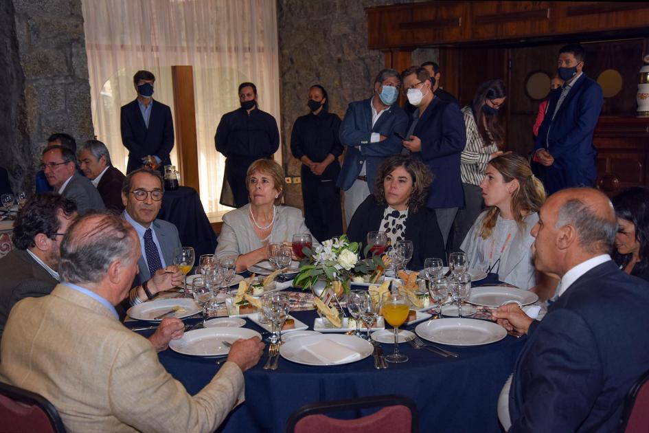 Mesa de invitados, entre ellos autoridades del MIEM Mesa de invitados, entre ellos autoridades del MIEM