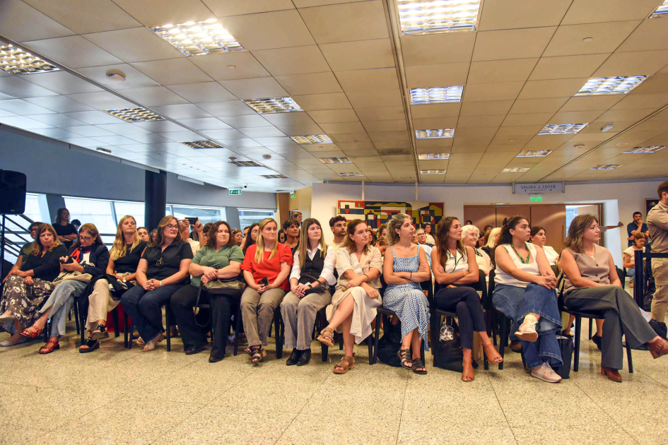 Público sentado en sala