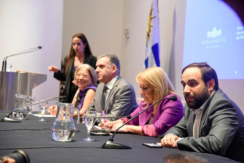 El presidente de la República junto a la vicepresidente y el resto de autoridades El presidente de la República junto a la vicepresidente y el resto de autoridades