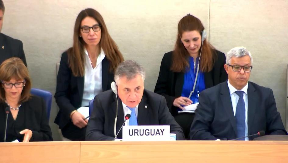 La delegación uruguaya estuvo integrada por el canciller Omar Paganini e incluyó a otras autoridades Ministro Paganini, junto a subsecretaria Ribeiro y otras personas