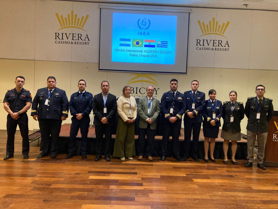 Participantes uruguayos Grupo de personas frente a una cámara