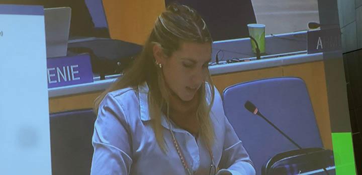 La directora Estrada habla durante una asamblea en Ginebra La directora Estrada habla durante una asamblea