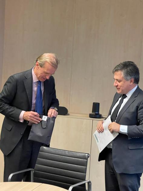 El ministro Paganini junto al CEO del puerto de Róterdam, Allard Castelein El ministro Paganini junto al CEO del puerto de Róterdam, Allard Castelein