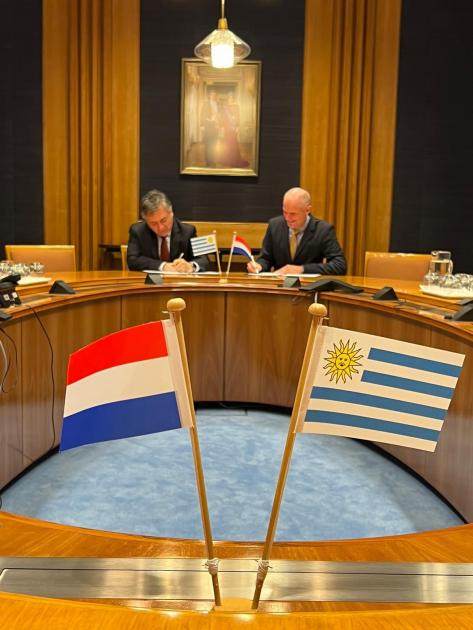 Paganini firmó un acuerdo con el ministro de Asuntos Económicos y Política Climática de Países Bajos, Stef Blok Paganini firmó un acuerdo con el ministro de Asuntos Económicos y Política Climática de Países Bajos