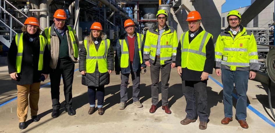 Visita de autoridades del MIEM a UPM Fray Bentos Visita de autoridades del MIEM a UPM Fray Bentos